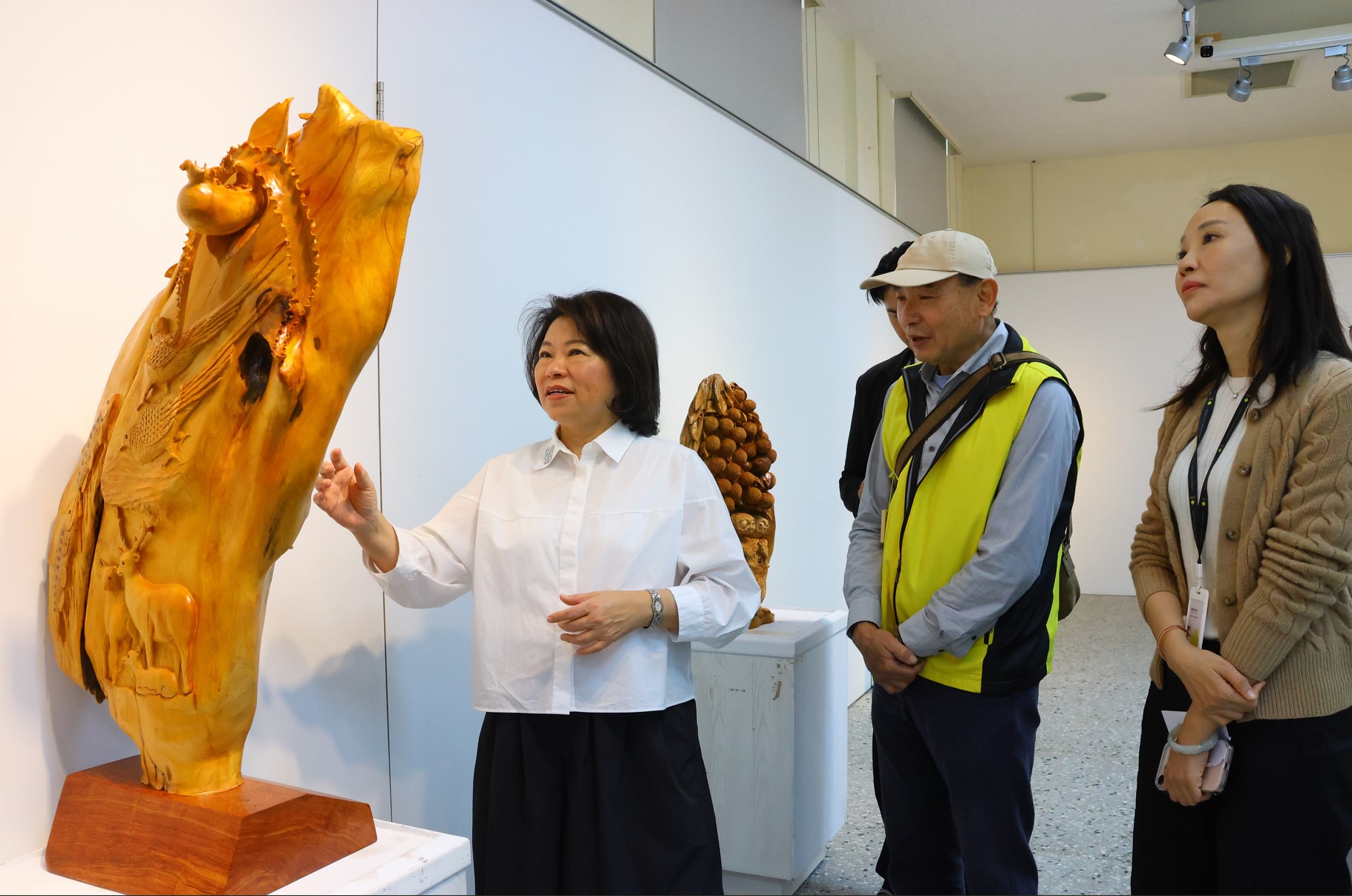 嘉義木雕展驚艷!60件神級作品文創園區登場,市長黃敏惠讚:傳統與創新完美結合